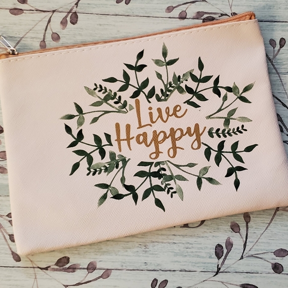 Handbags - ☘️🌿Beautiful multi use case! 💄 🖋️✏️ 🧳
